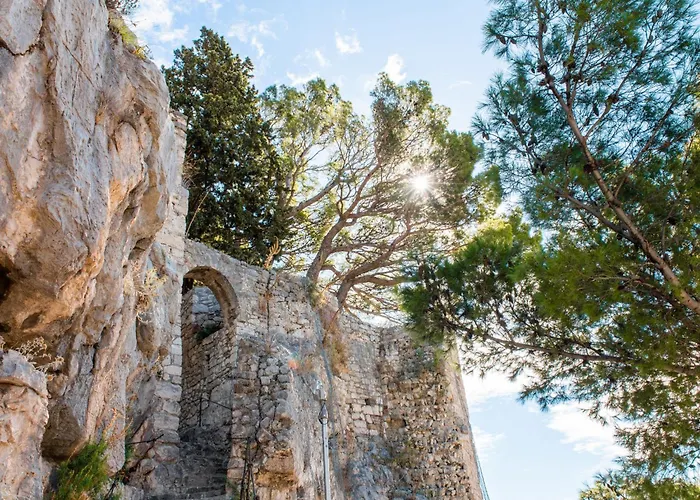 Loncar-5 By Interhome Pisak