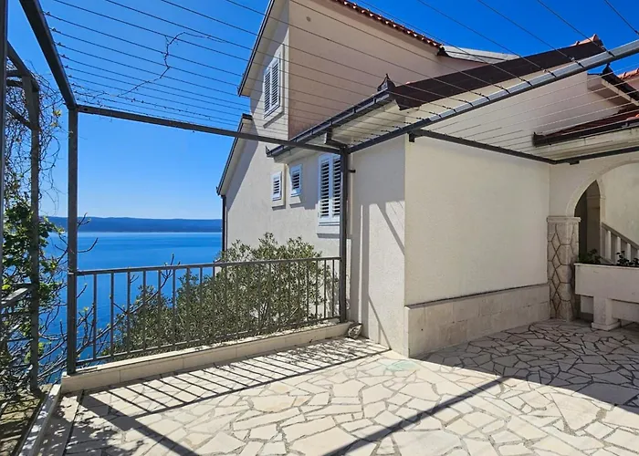 Loncar-5 By Interhome Pisak